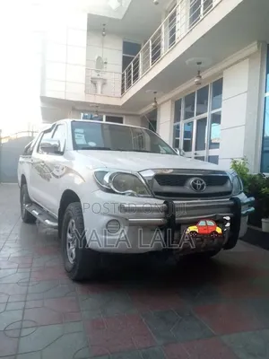 Toyota Hilux 2011 White