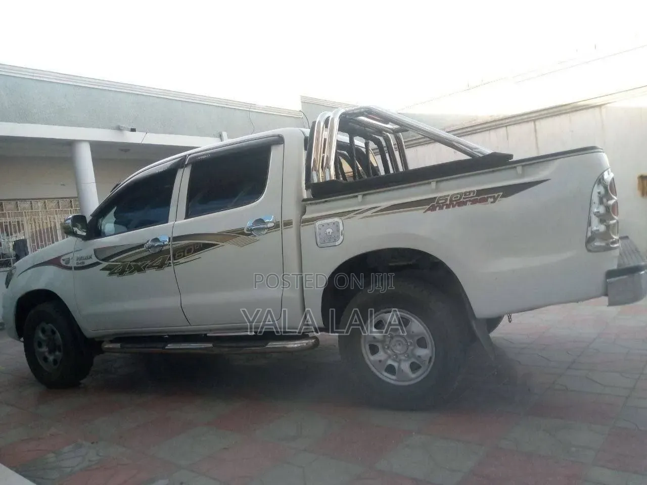 Toyota Hilux 2011 White