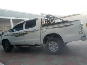 Toyota Hilux 2011 White