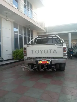 Toyota Hilux 2011 White