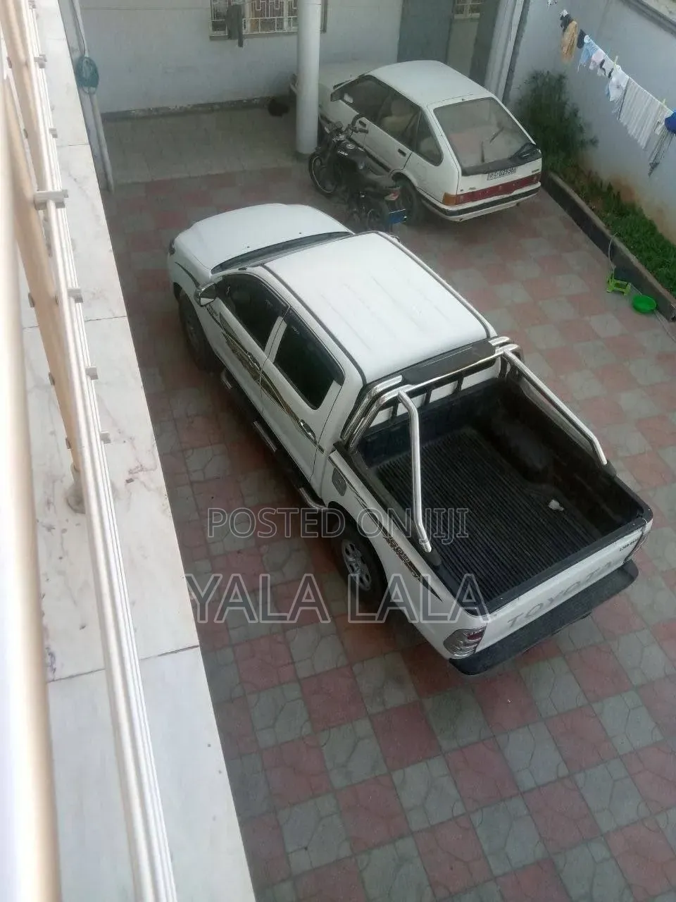 Toyota Hilux 2011 White