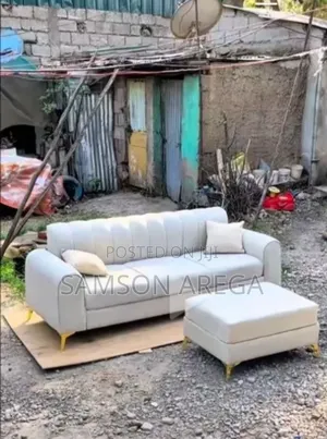 ምጥን ያለች የላጤ ሶፋና Tv Stand