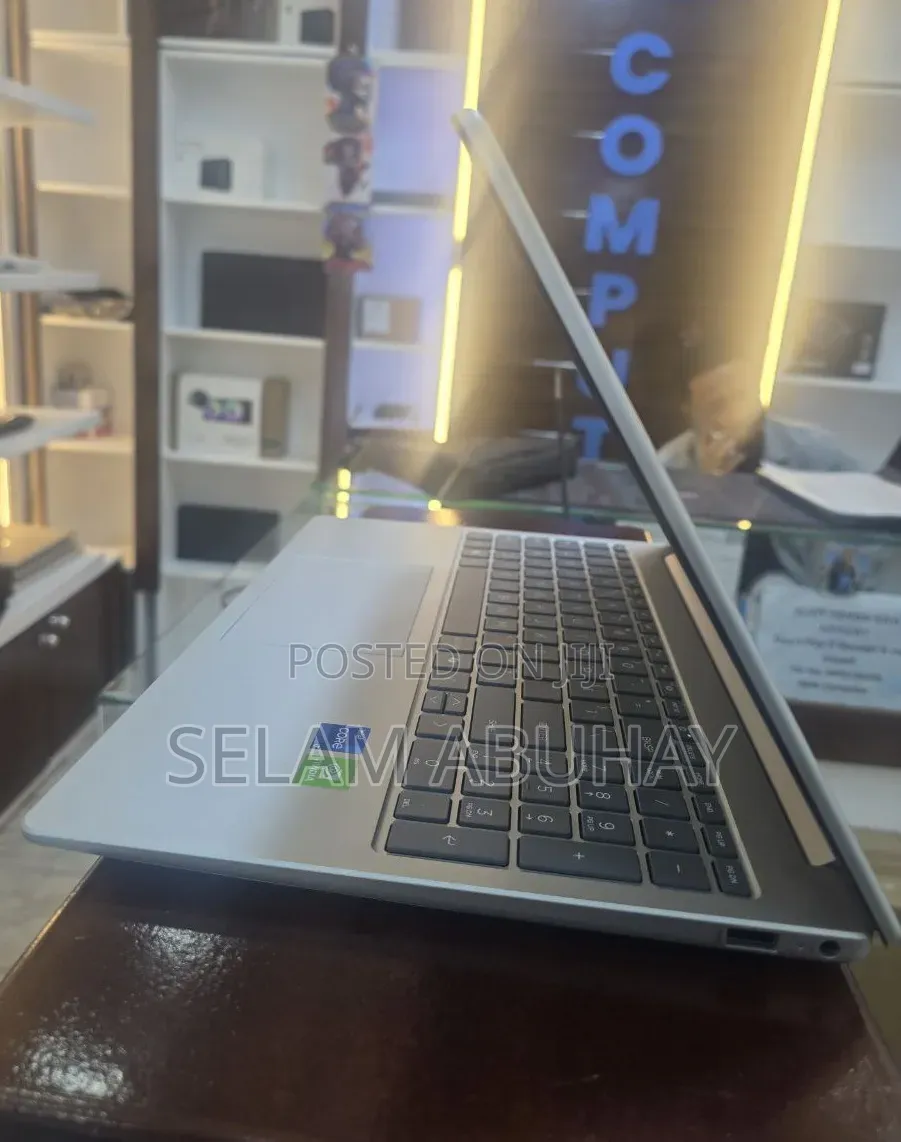 New Laptop HP Stream Notebook 8GB Intel Core i7 SSD 512GB
