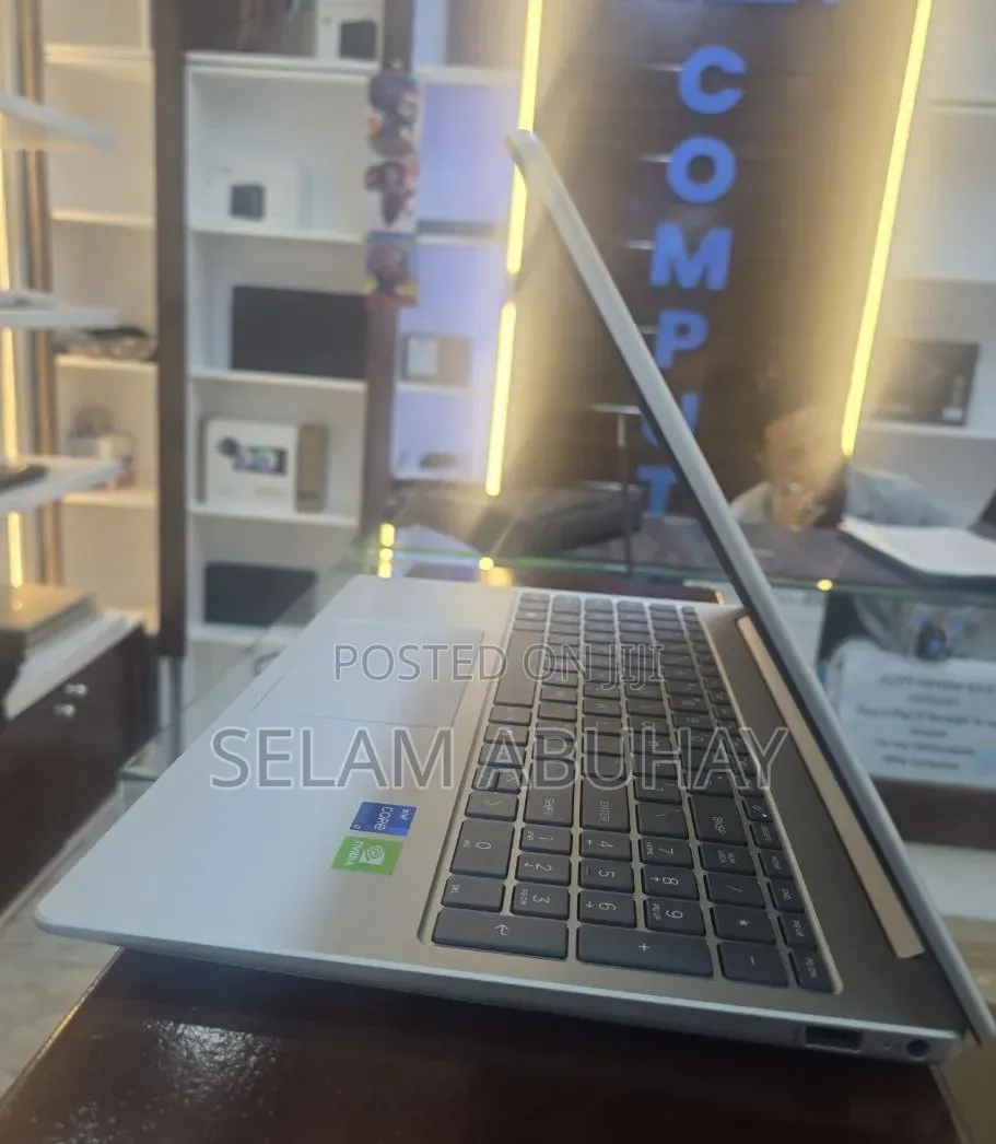 New Laptop HP Stream Notebook 8GB Intel Core i7 SSD 512GB