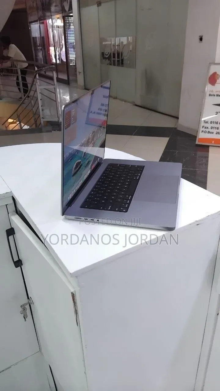 New Laptop Apple MacBook Pro 2021 M1 32GB Apple M1 Pro SSD 1T
