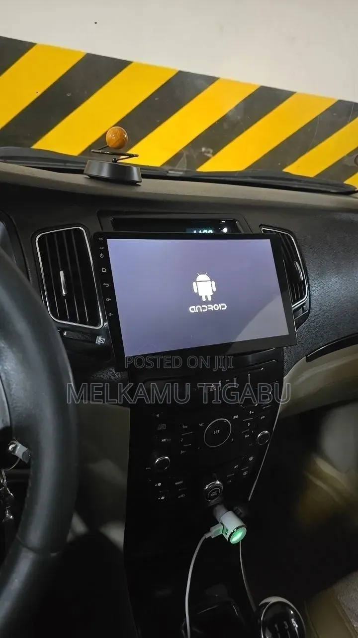 Suzuki Eeco 2024 White