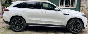 Mercedes-Benz EQC EQC400 4MATIC 2022 White