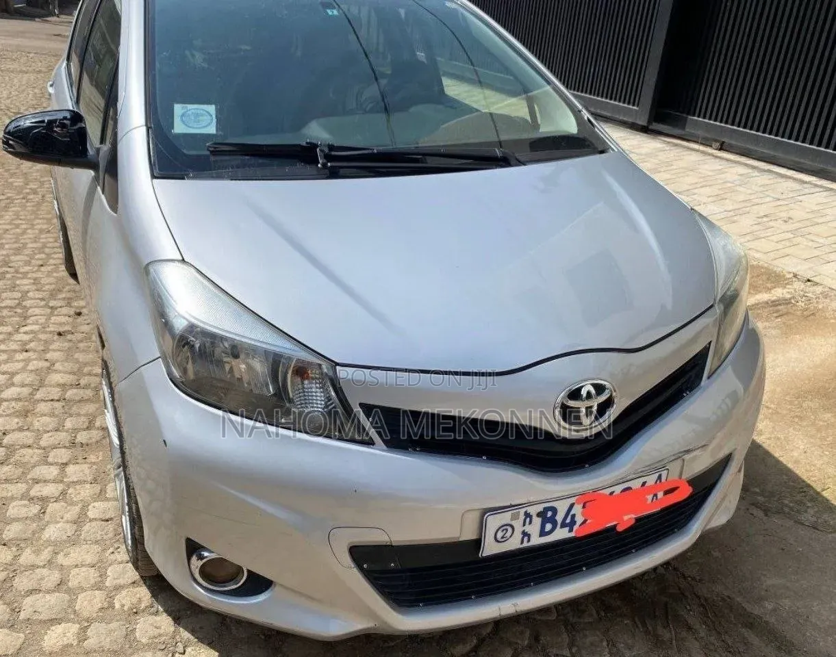 Toyota Yaris 2011 Silver