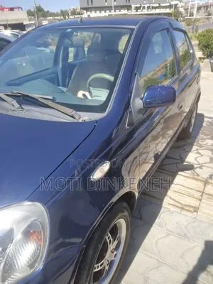 Toyota Vitz 2000 Blue
