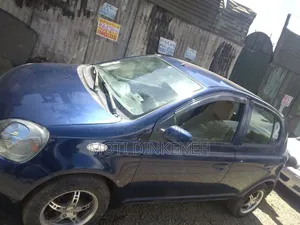 Toyota Vitz 2000 Blue