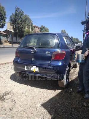 Toyota Vitz 2000 Blue