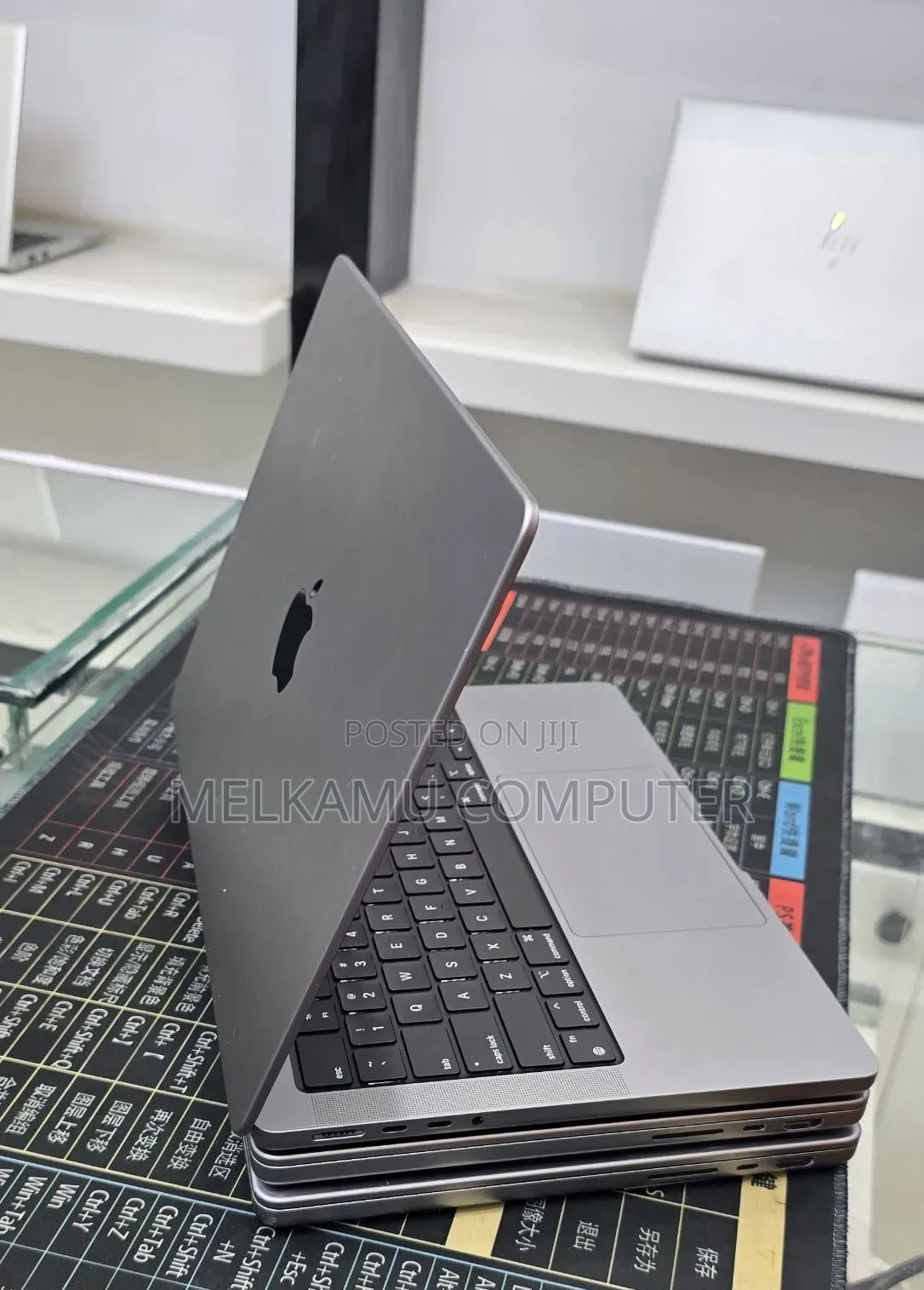 New Laptop Apple MacBook Pro 2020 M1 32GB Apple M1 SSD 512GB