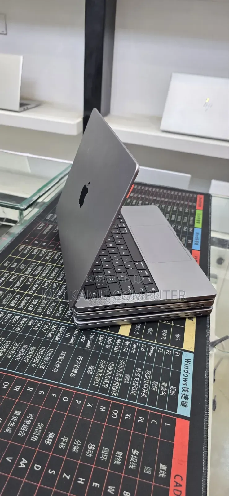 New Laptop Apple MacBook Pro 2020 M1 32GB Apple M1 SSD 512GB