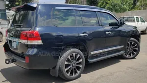 Toyota Land Cruiser 2011