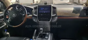 Toyota Land Cruiser 2011