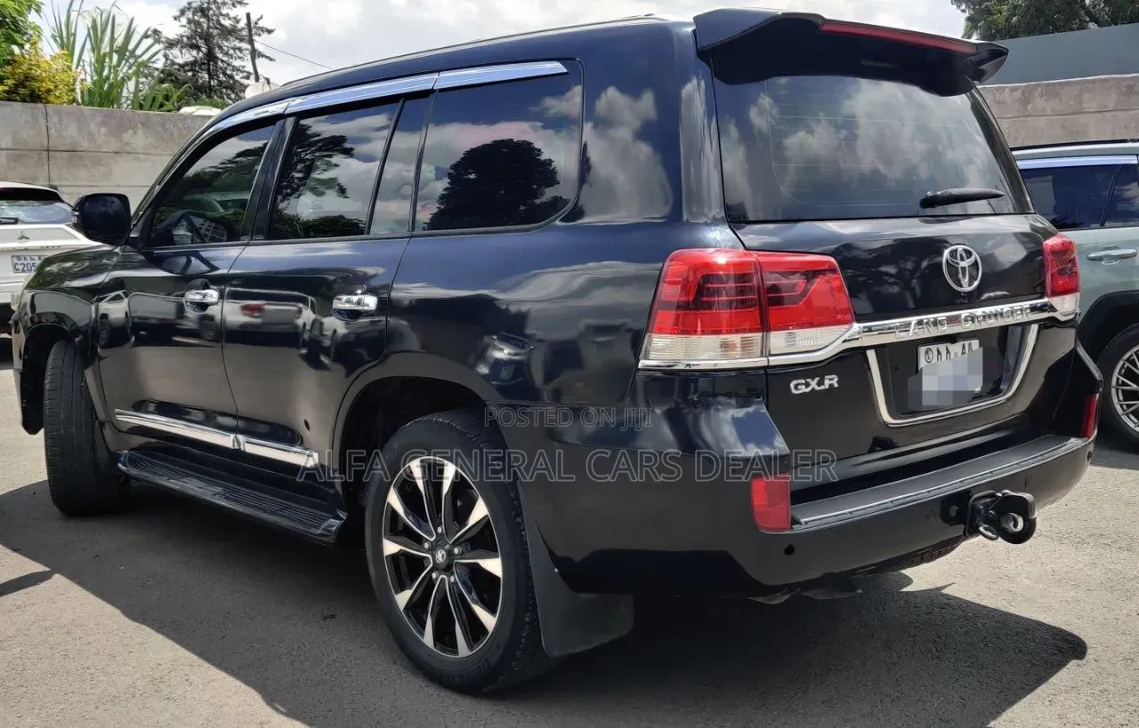 Toyota Land Cruiser 2011