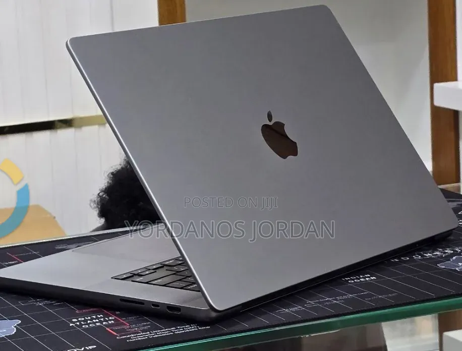 New Laptop Apple MacBook Pro 2021 M1 32GB Apple M1 Pro SSD 512GB