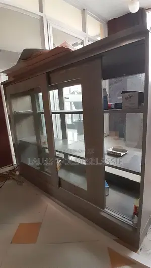 2 Identical Display Shelves (H 110cm , W 45cm, L 150cm)