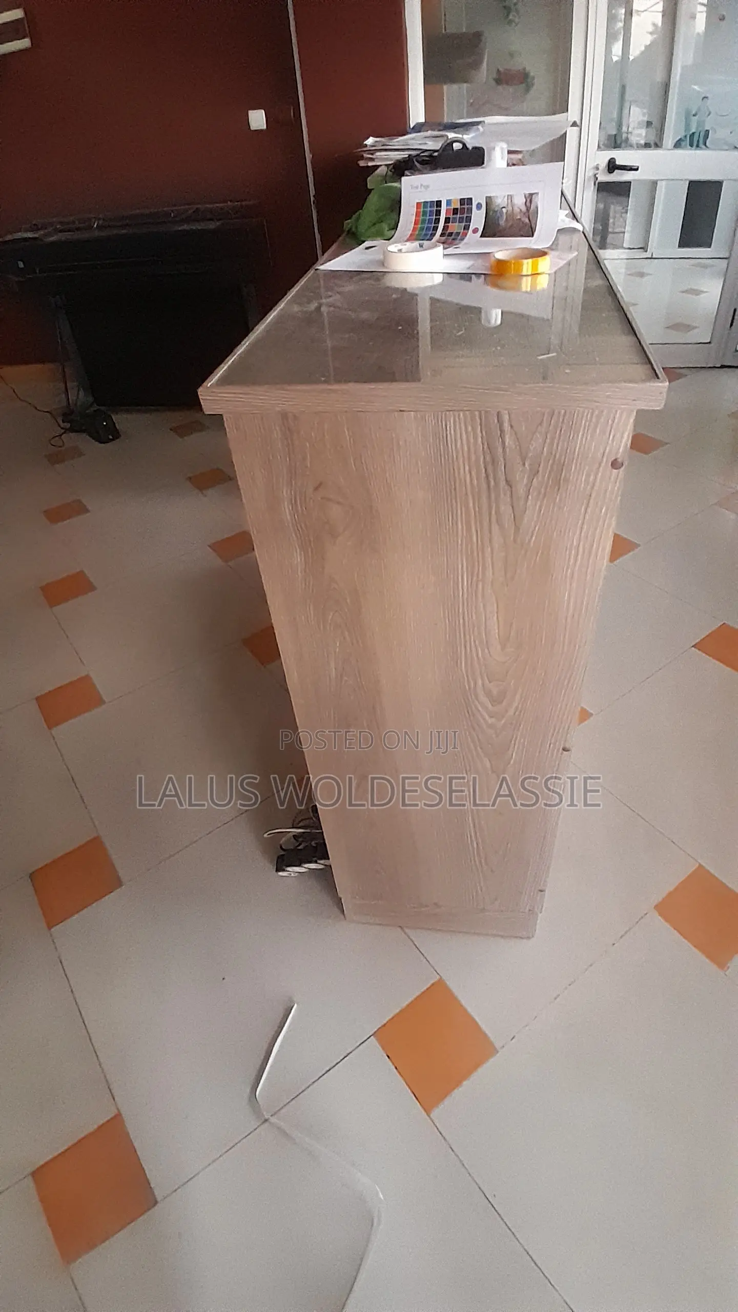 2 Identical Display Shelves (H 110cm , W 45cm, L 150cm)