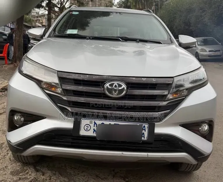 Toyota Rush 2021 Silver