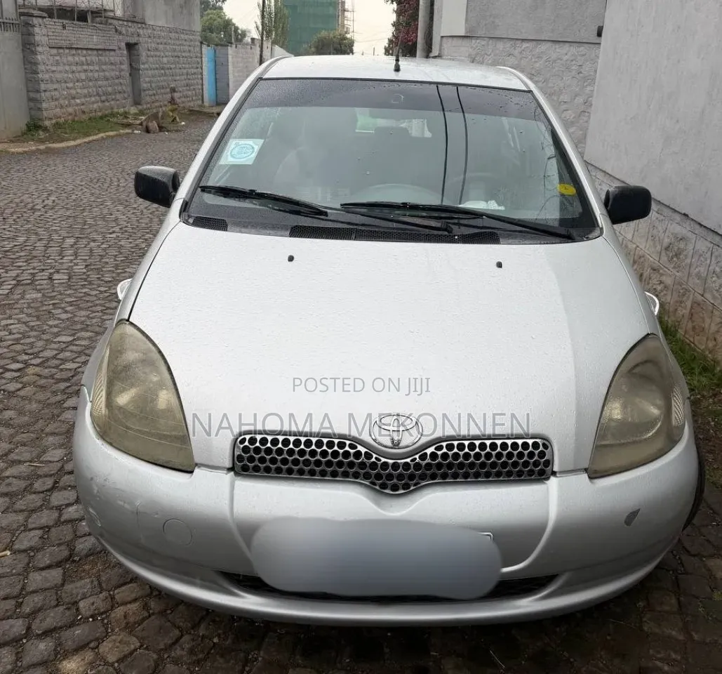 Toyota Yaris 1.5 2000 Silver