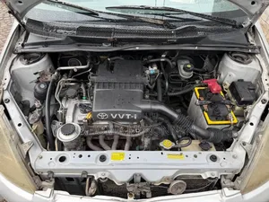 Toyota Yaris 1.5 2000 Silver