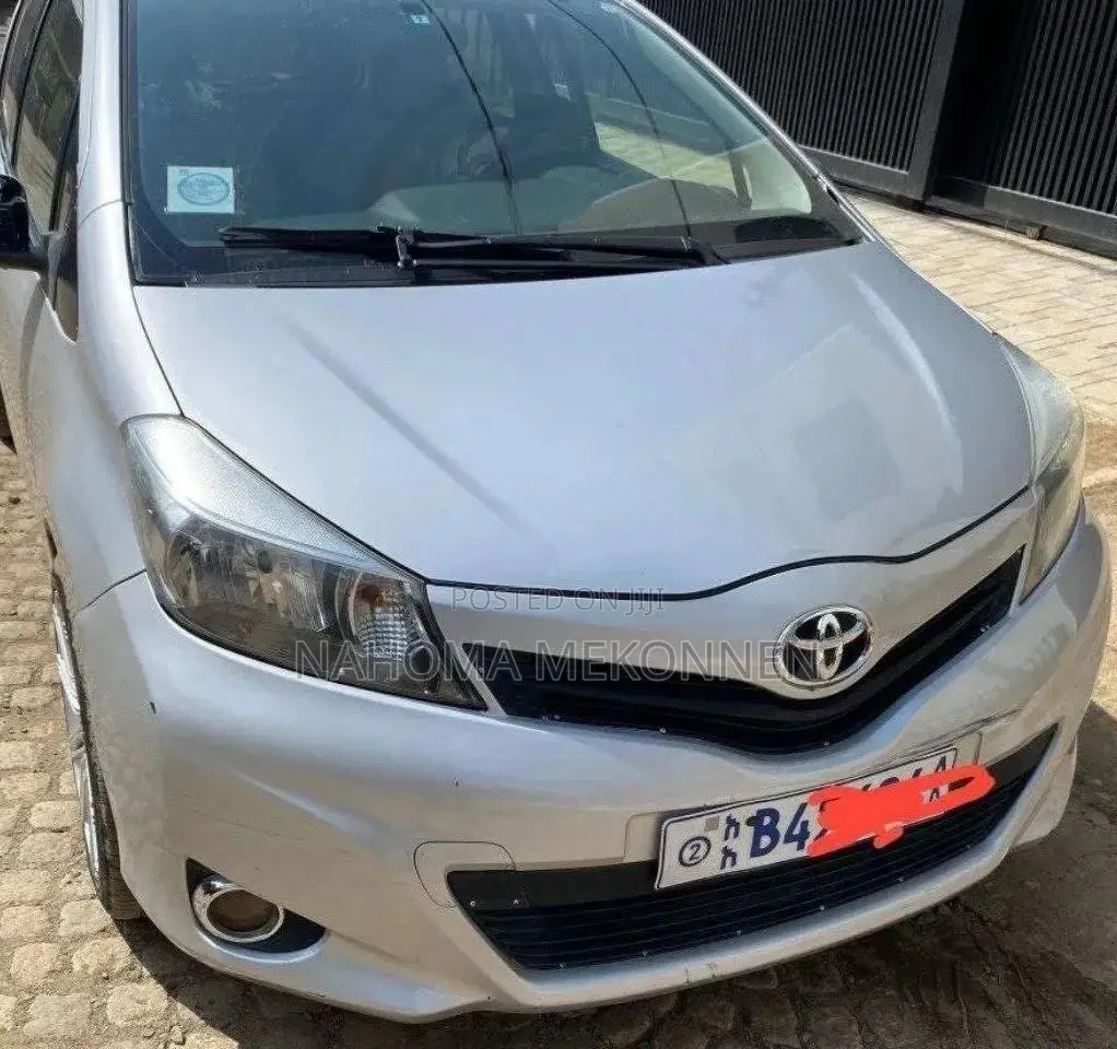 Toyota Yaris 2011 Silver
