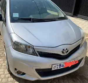 Toyota Yaris 2011 Silver