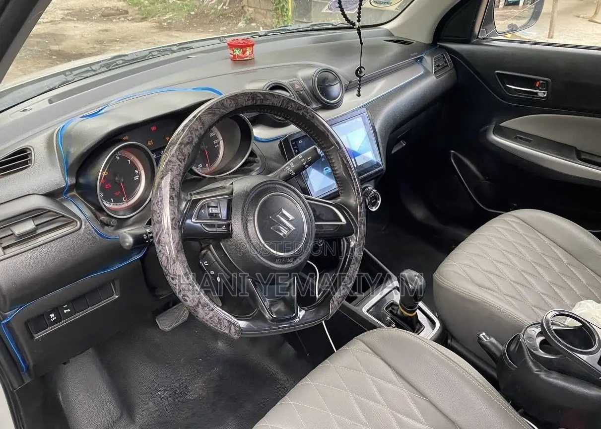 Suzuki Swift 2021 Silver