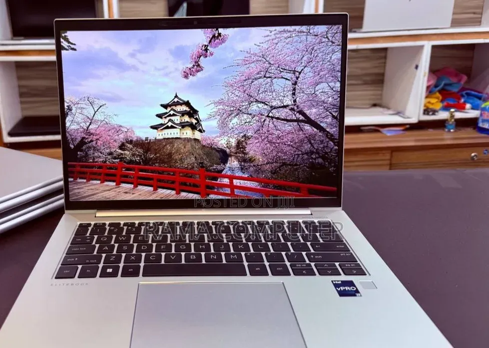 New Laptop HP EliteBook 840 G10 8GB Intel Core i7 SSD 1T