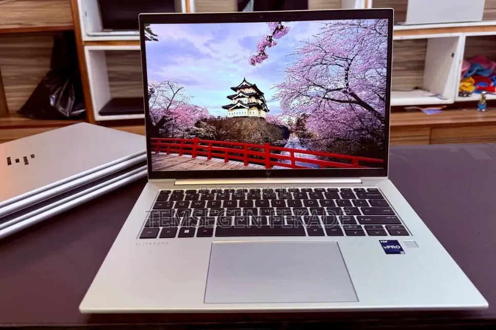 New Laptop HP EliteBook 840 G10 8GB Intel Core i7 SSD 1T