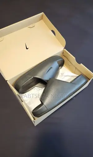 Nike Calm Slides