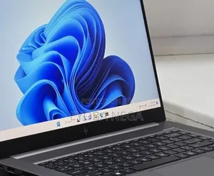 New Laptop HP ZBook Firefly G8 32GB Intel Core i7 SSD 512GB
