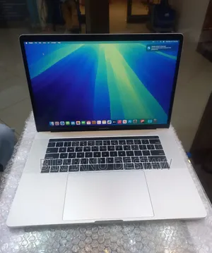 New Laptop Apple MacBook 2018 16GB Intel Core i7 SSD 256GB