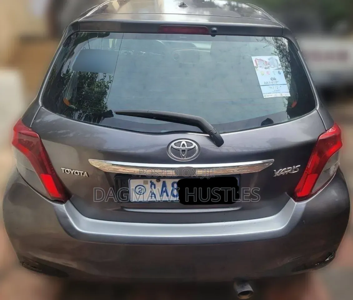 Toyota Yaris 2012 Gray