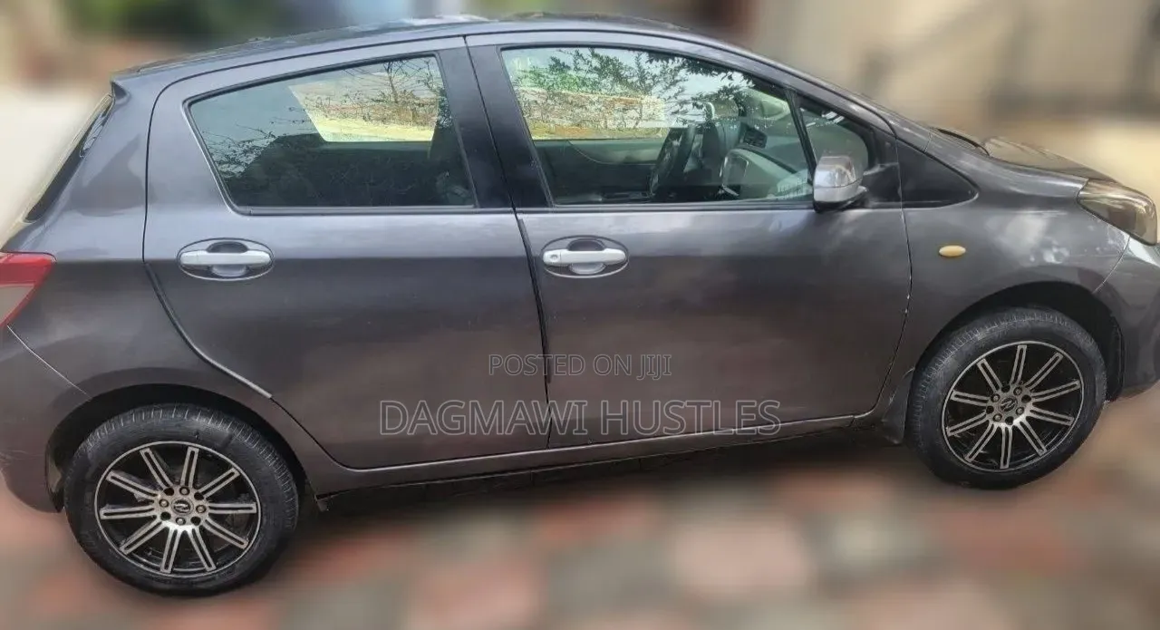 Toyota Yaris 2012 Gray