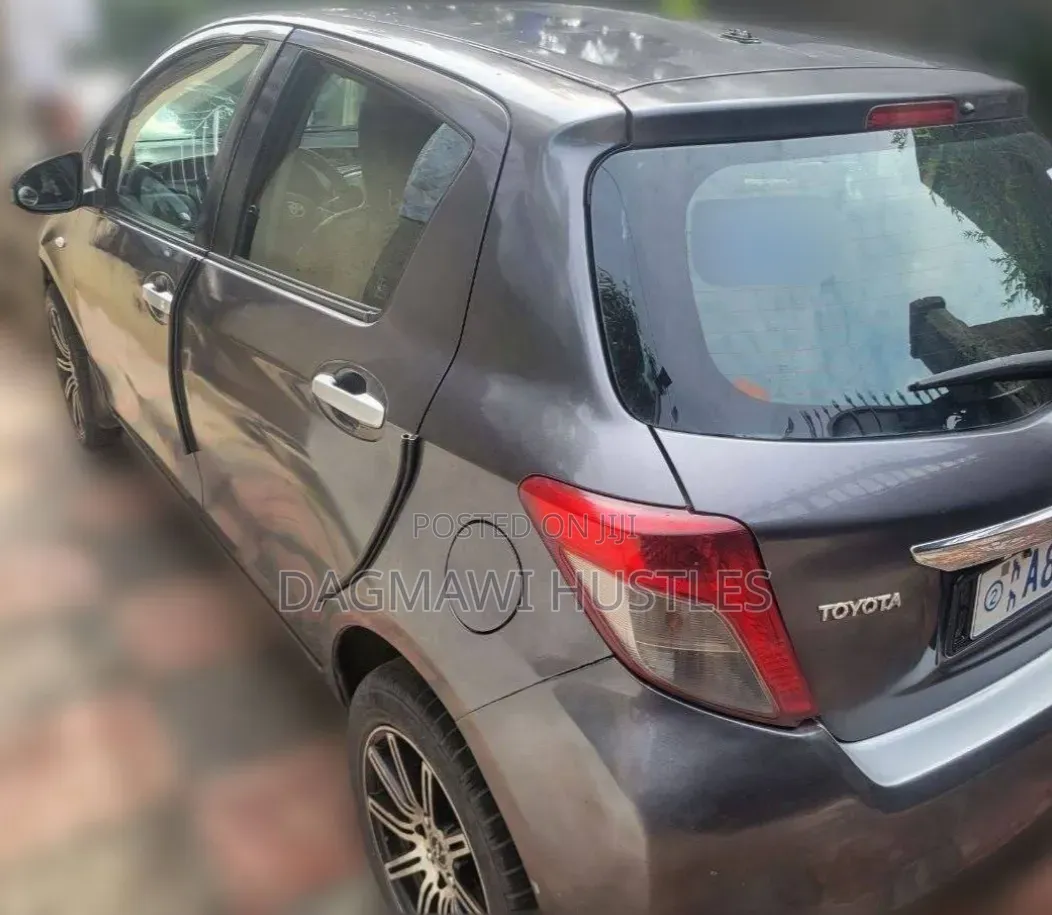Toyota Yaris 2012 Gray