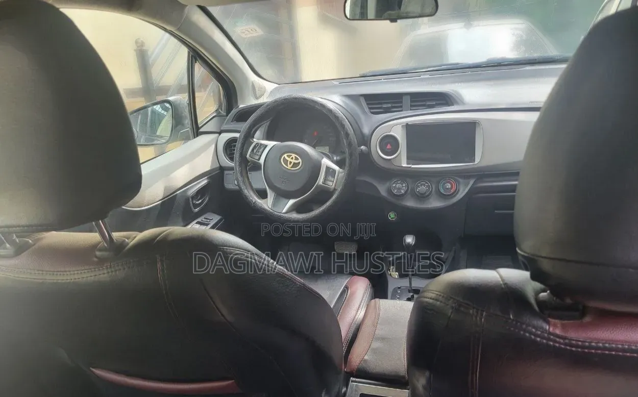 Toyota Yaris 2012 Gray