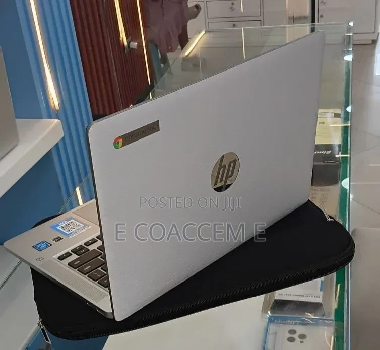 New Laptop HP 4GB Intel SSD 256GB
