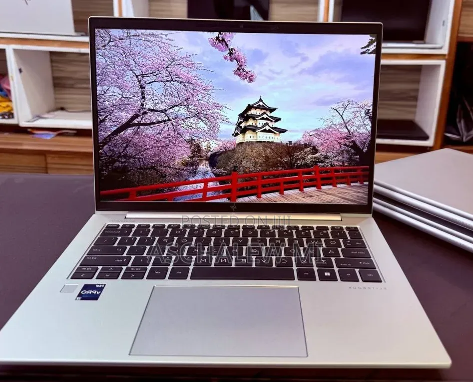 New Laptop HP EliteBook 840 G10 8GB Intel Core i7 SSD 1T