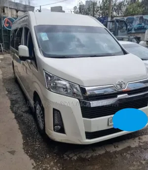 Toyota HiAce 2021 White