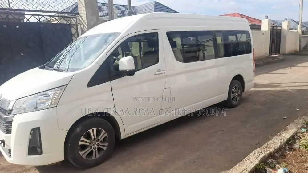 Toyota HiAce 2021 White