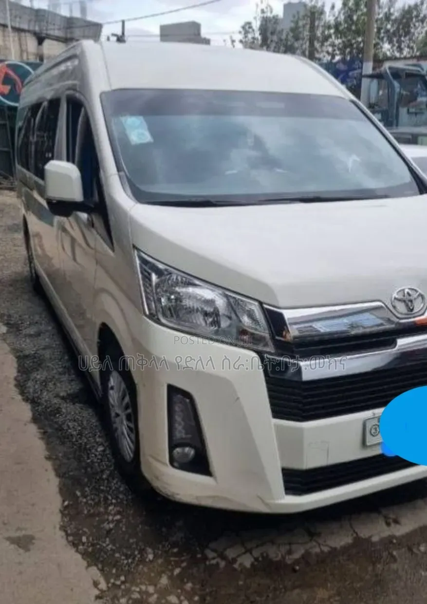 Toyota HiAce 2021 White