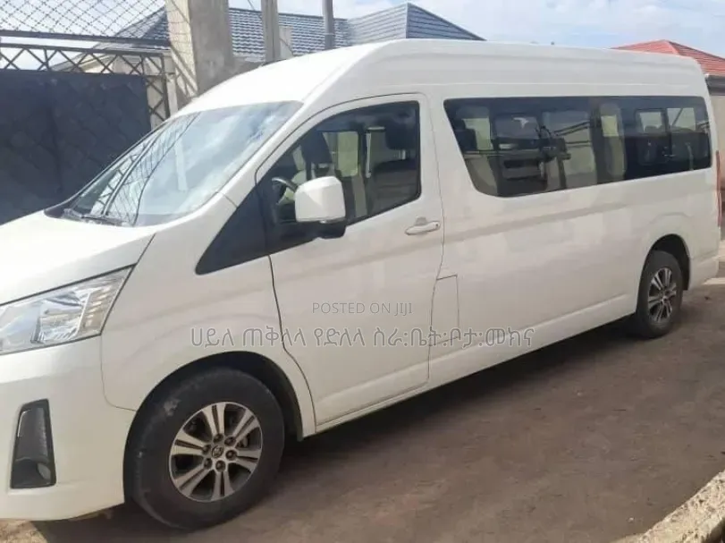Toyota HiAce 2021 White