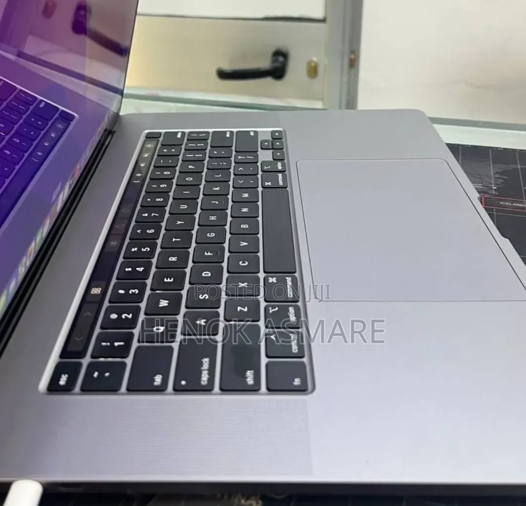 New Laptop Apple MacBook Pro 2019 32GB Intel Core i9 SSD 512GB