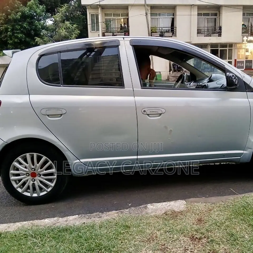 Toyota Vitz 2004 Green