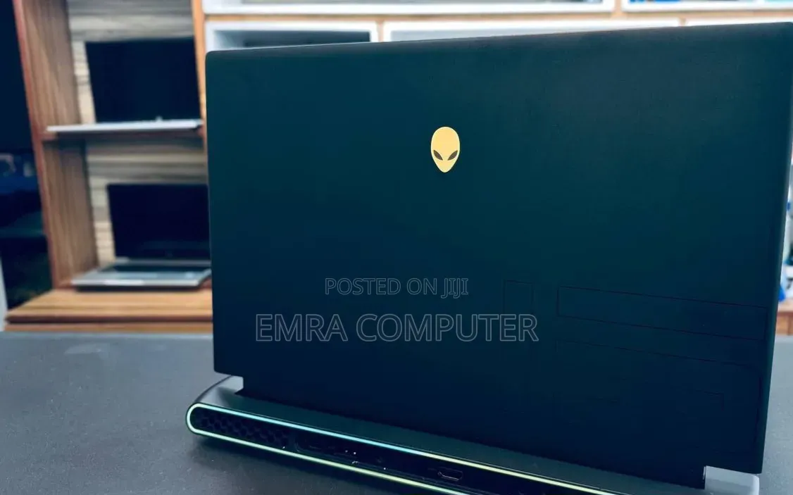 New Laptop Alienware M15 16GB Intel Core i7 SSD 1T