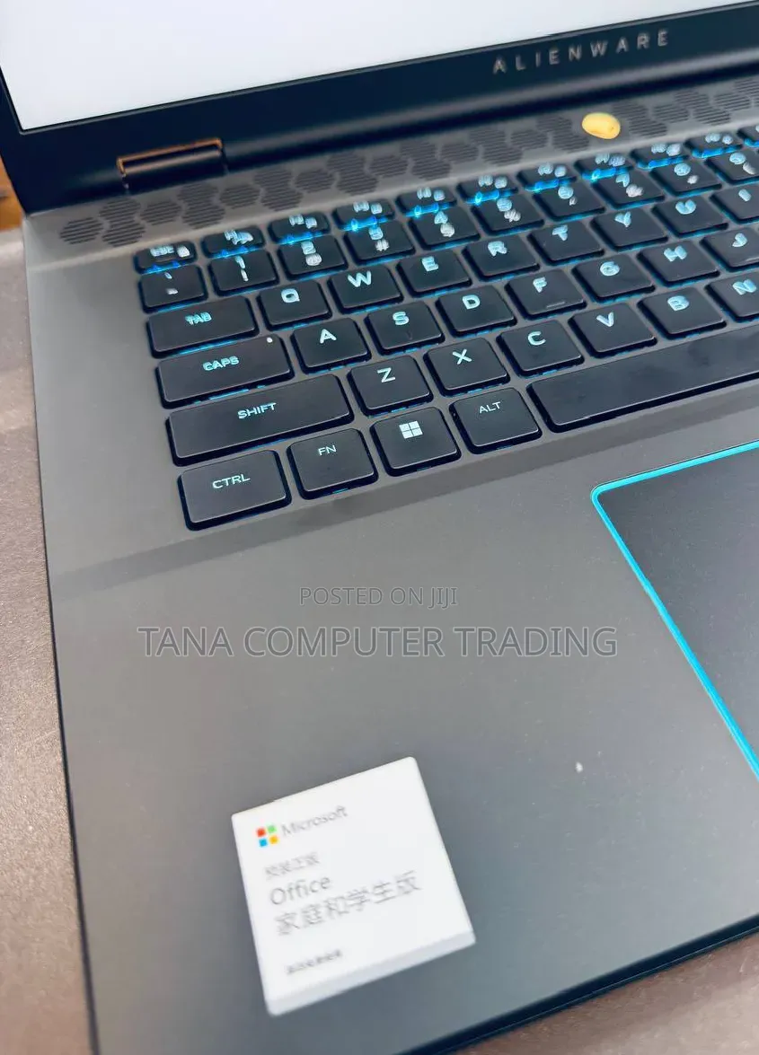 New Laptop Dell Allienware M18 R1 16GB Intel Core Ultra 9 SSD 1T