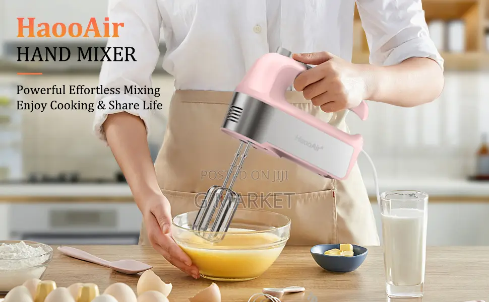 Hand Mixer With Turbo Botton