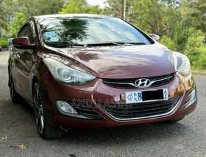 Hyundai Avante 2013 Burgundy
